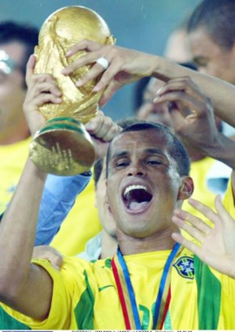 Com a familia Scolari, Rivaldo foi o vice artilheiro da Copa do Mundo, com 5 gols. O Brasil ganharia seu quinto título mundial. Foto: iG/AP