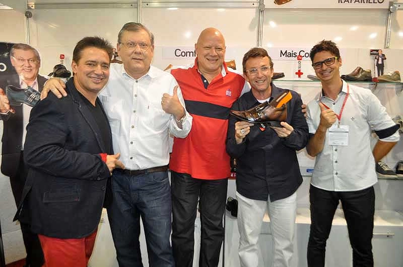 Em 16 de julho de 2014 no stand da Rafarillo na Francal, no Anhembi. Valter Cintra, Milton Neves, Ronaldo, Neto e Ronilson Andrade. Foto: Marcos Júnior/Portal TT