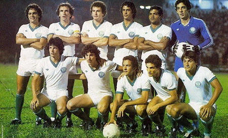 Em pé, da esquerda para a direita, estão Benazzi, Vitor Hugo, Jaime Boni, Marquinhos, Darinta e o goleiro João Marcos; agachados, também da esquerda para a direita, estão Osni, Paulinho, Sena, Celio e Baroninho. A foto foi tirada no dia 25 de fevereiro de 1981, quando o Verdão bateu o Guarani por 2 a 0 pela Taça de Prata e conquistou o direito de disputar, no mesmo ano, a Taça de Ouro. O jogo foi disputado no Parque Antártica e acompanhado por mais de 33 mil pagantes. O atacante Sena marcou os dois gols do encontro