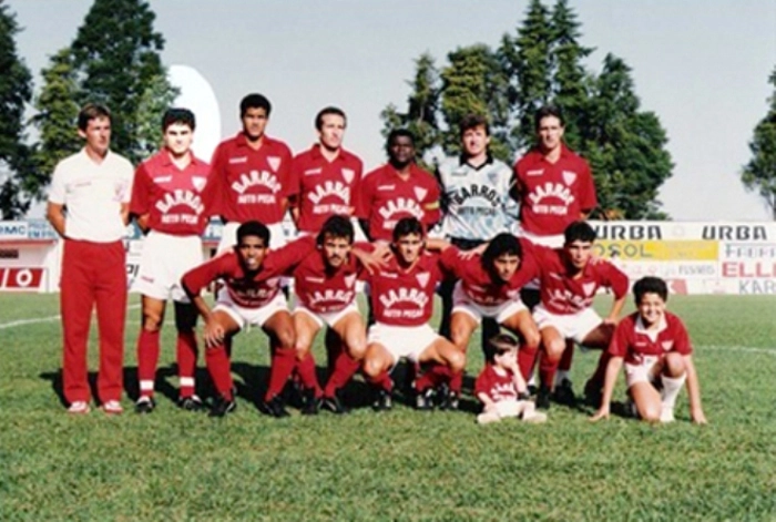 Polaco em destaque com a camisa do Mogi Mirim na década de 1990. Também em pé, Rivaldo é o segundo e Fernando, o quarto. Agachados vemos Válber (primeiro) e Leto (segundo)