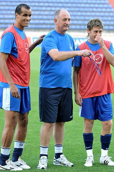 durante treino do Bunyodkor em Tashkent, no Uzbequistão; técnico assinou contrato de 18 meses, mas saiu devido a problemas com o clube uzbeque. Crédito FSP - Anvar Ilyasov-01.jul.2009/Associated Press