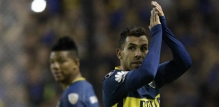 Ídolo e campeão, Tevez inicia oitavas da Libertadores no banco de reservas