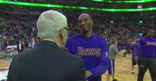 Kobe é ovacionado e brilha em último jogo na casa do maior rival dos Lakers