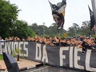 Gaviões pediu a saída do presidente do Timão. Foto: Reprodução/Twitter Rodrigo Vessoni