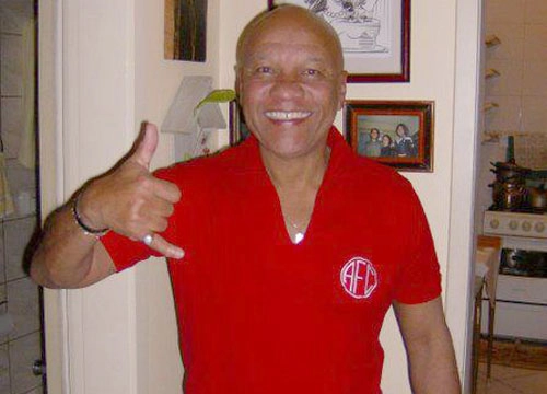 Sarão  - Ex-ponta-esquerda do América do Rio) 