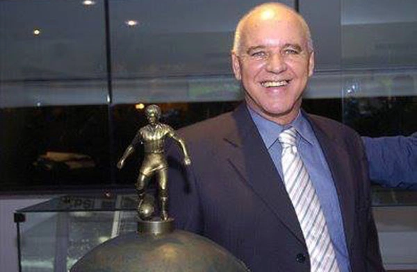 Valdir Espinosa, técnico campeão mundial com o Grêmio, morre aos