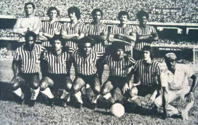 Time do Operário-MT. Da esquerda para a direita, em pé: Manga, Paulinho, Silveira, Édson Soares, Biluca e Escurinho. Agachados: Tadeu, Roberto César, Everaldo, Marinho e Peri. Foto enviada por Mazinho Camanho