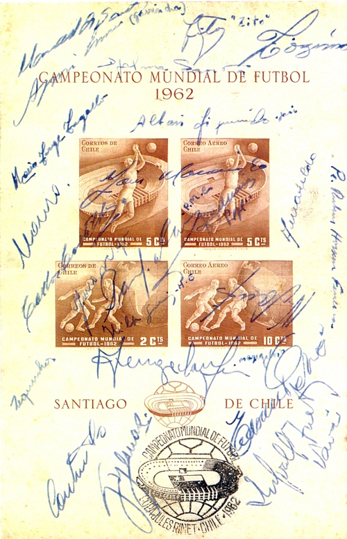 Este é o selo da Copa do Mundo de 1962 assinado pelos heróis brasileiros que a conquistaram em gramados chilenos. Uma verdadeira relíquia