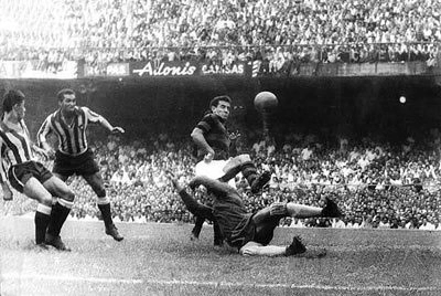 O Botafogo venceu o Flamengo de goleada na final do Campeonato Carioca de 1962, com Mané Garrincha arrebentando com o jogo. Na foto da esquerda para direita, Amarildo, Quarentinha, Joubert e o goleiro Fernando são testemunhas de um dos três gols do 