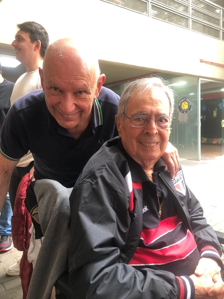 Em 25 de maio de 2024, na sede social do São Paulo Futebol Clube, Kalef João Francisco e Benedito Ruy Barbosa, que foi homenageado na ocasião. Foto enviada por Kalef João Francisco