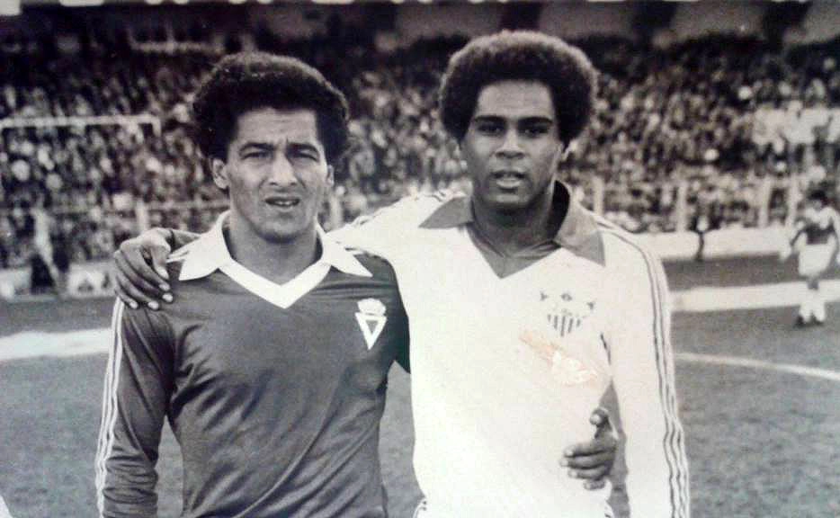 Na Espanha, os amigos Gil e Pintinho nos anos 80.  Foto: arquivo pessoal de Gil 