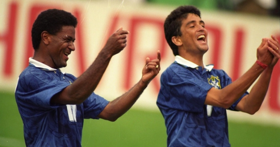 Mazinho comemora gol da seleção ao lado de Bebeto na Copa do Mundo de 1994. Foto: UOL