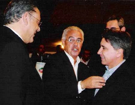 Da esquerda para a direita, no dia 4 de junho de 2005, em Porto Alegre-RS: Milton Neves, Bráulio e Germano Rigotto (à época governador do Rio Grande do Sul). Na ocasião, um jantar comemorativo antes do jogo da Seleção Brasileira contra o Paraguai, no estádio Beira-Rio, válido pelas eliminatórias para a Copa de 2006. A partida foi realizada no dia 5 de junho, domingo, e o Brasil venceu por 4 a1.
