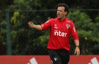 Técnico Fernando Diniz  tenta alcançar a segunda vitória seguida com o tricolor. Foto: Rubens Chiri / saopaulofc.net