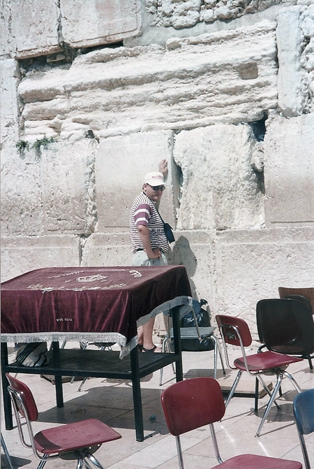 1993: aí está o Muro das Lamentações em Jerusalém. Foi o que restou do Templo de Salomão.