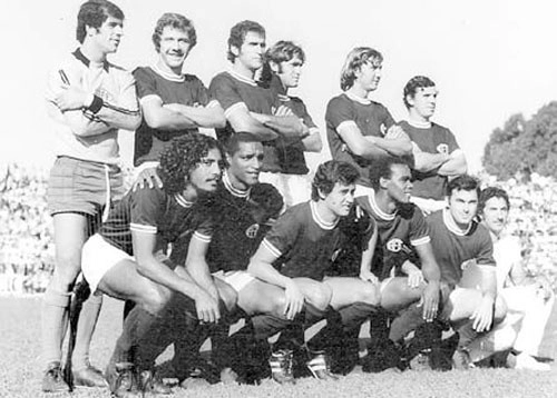 Da esquerda para a direita, em pé: Sergio Bergantin, Mariani, Padua, Muri, Ticão, e Zé Carlos.   Agachados: Luizinho Lemos, Zé Luiz, Nicanor de Carvalho, Bebeto de Oliveira, Vagner Martins e o massagista Rolinha. Foto arquivo pessoal de Durval Padovez 