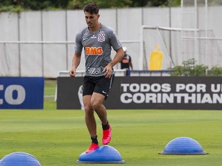 Agora zagueiro, Avelar volta a ficar à disposição no Timão. Foto: Daniel Augusto Jr