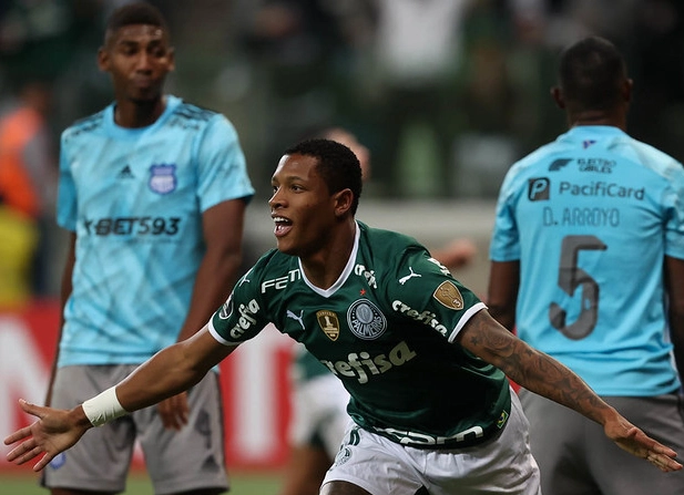 Arsenal faz proposta de 20 milhões de libras por Danilo, do Palmeiras