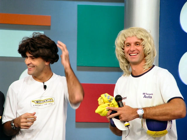 Marcos e Tande brincam com perucas no Terceiro Tempo da Record. Foto: Portal TT
