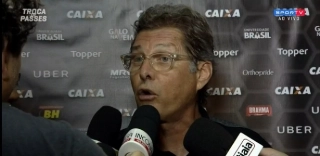 Oswaldo de Oliveira se irrita e parte para cima de repórter após classificação do Atlético-MG na Copa do Brasil
