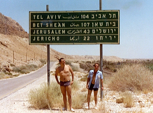 Rodovia Mar Morto-Jericó, em Israel-85: Milton Neves e Samuel Ferro.
