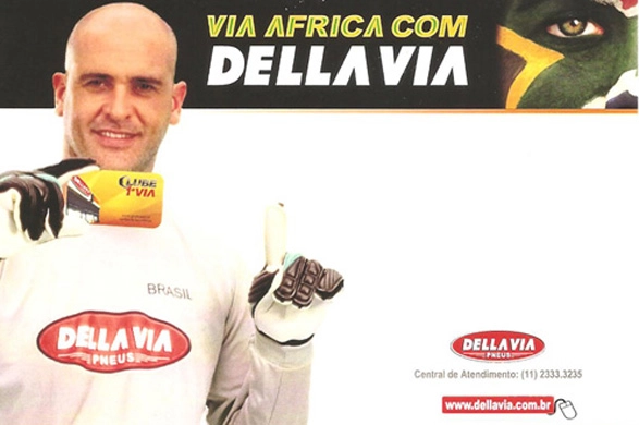A Della Via mandou confeccionar milhares de cartões com o goleiro em sua campanha publicitária