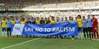 FIFA faz campanha, mas nos estádios a intolerância continua. Foto: Reprodução/Twitter