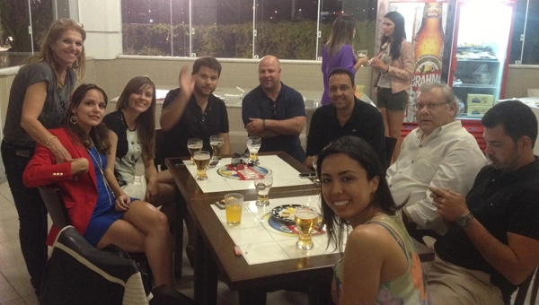 Em 2013, na festa do 62º aniversário de Milton Neves, os convidados posando para foto: da esquerda para a direita, o quinto é Gustavo Saccomani (neto do ex-presidente do Palmeiras, Jordão Saccomani), seguido pelo ex-jogador de vôlei Pampa e por Milton Neves. Em pé, à esquerda, Lenice Chame Magnoni Neves