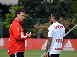 Treinador são-paulino está suspenso e não comandará a equipe contra o Binacional. Foto: Twitter/São Paulo