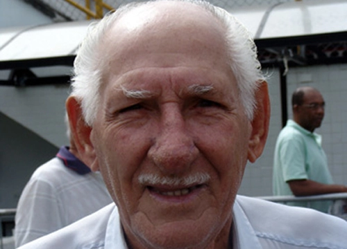 Leon&iacute;dio  - Ex-goleiro do Santos
