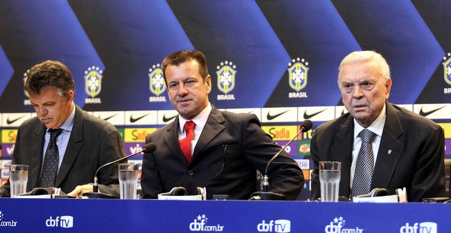 Gilmar Rinaldi, Dunga e José Maria Marin em 22 de julho de 2014, na sede da CBF, ocasião em que Dunga foi apresentado oficilalmente como treinador da seleção brasileira. Foto: UOL