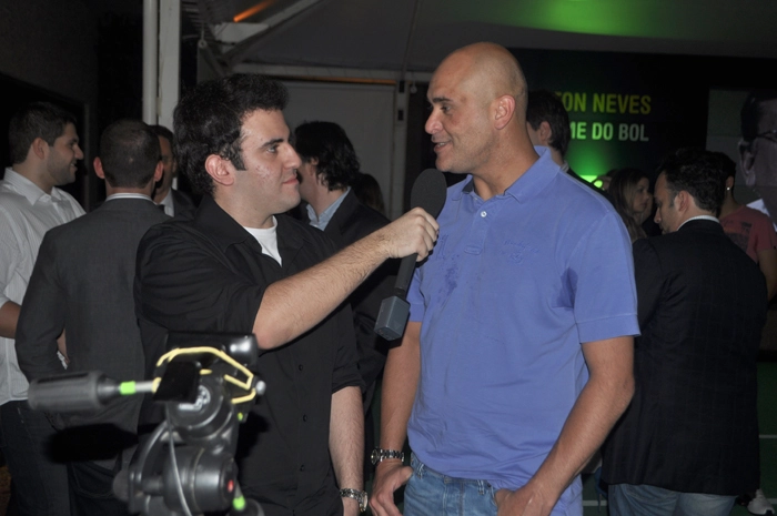 Para o Portal Terceiro Tempo, sendo entrevistado por Diogo Miloni, em 23 de novembro de 2011, na noite do lançamento do site de Milton Neves no BOL. Foto: Túlio Nassif