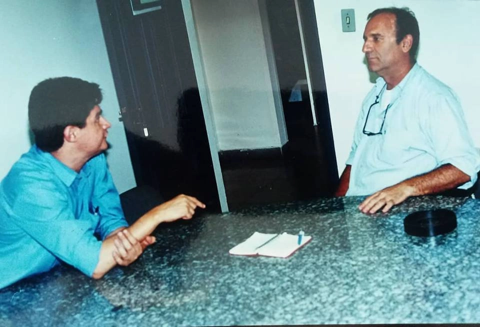 O jornalista Fábio Piperno conversa com Osmar Santos em 1998. Foto: arquivo pessoal de Fábio Piperno