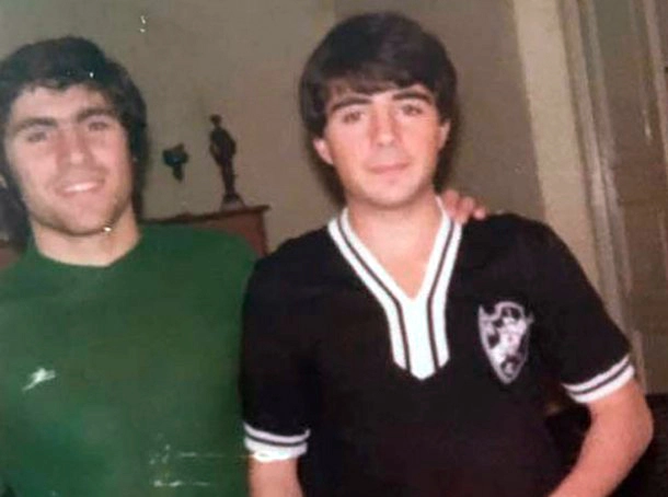 Nos anos 70, Sampaoli com uma camisa do... Vasco! O Cruzmaltino realmente sempre foi muito forte na América do Sul