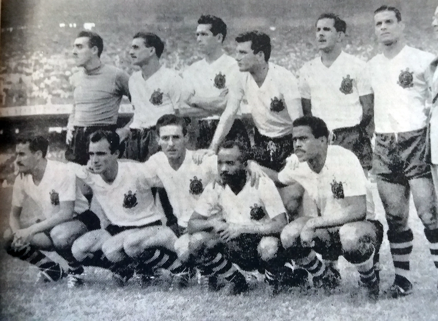 Corinthians campeão do Rio-São Paulo em 1953. Em pé: Cabeção, Idário, Olavo, Homero, Goiano e Roberto Belangero. Agachados: Claudio, Luizinho, Carbone, Souzinha e Baltazar.