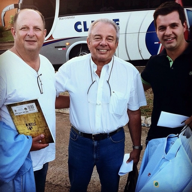 Em mais um trabalho pela Band. Da esquerda para a direita, Nivaldo de Cillo, Luciano do Valle e Gustavo Berton