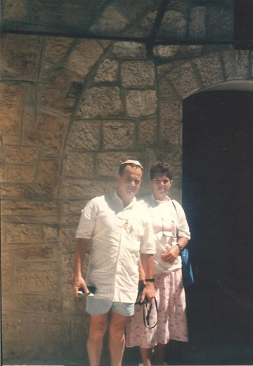 Milton desta vez foi o fotógrafo. Na imagem, Samuel Ferro e Lenice Magnoni Neves na cidade de Jerusalém