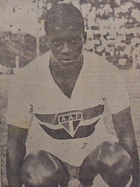 O ex-lateral, que fez muito sucesso no Corinthians, vestindo a camisa da Ferroviária de Botucatu. Foto: Walter Peres