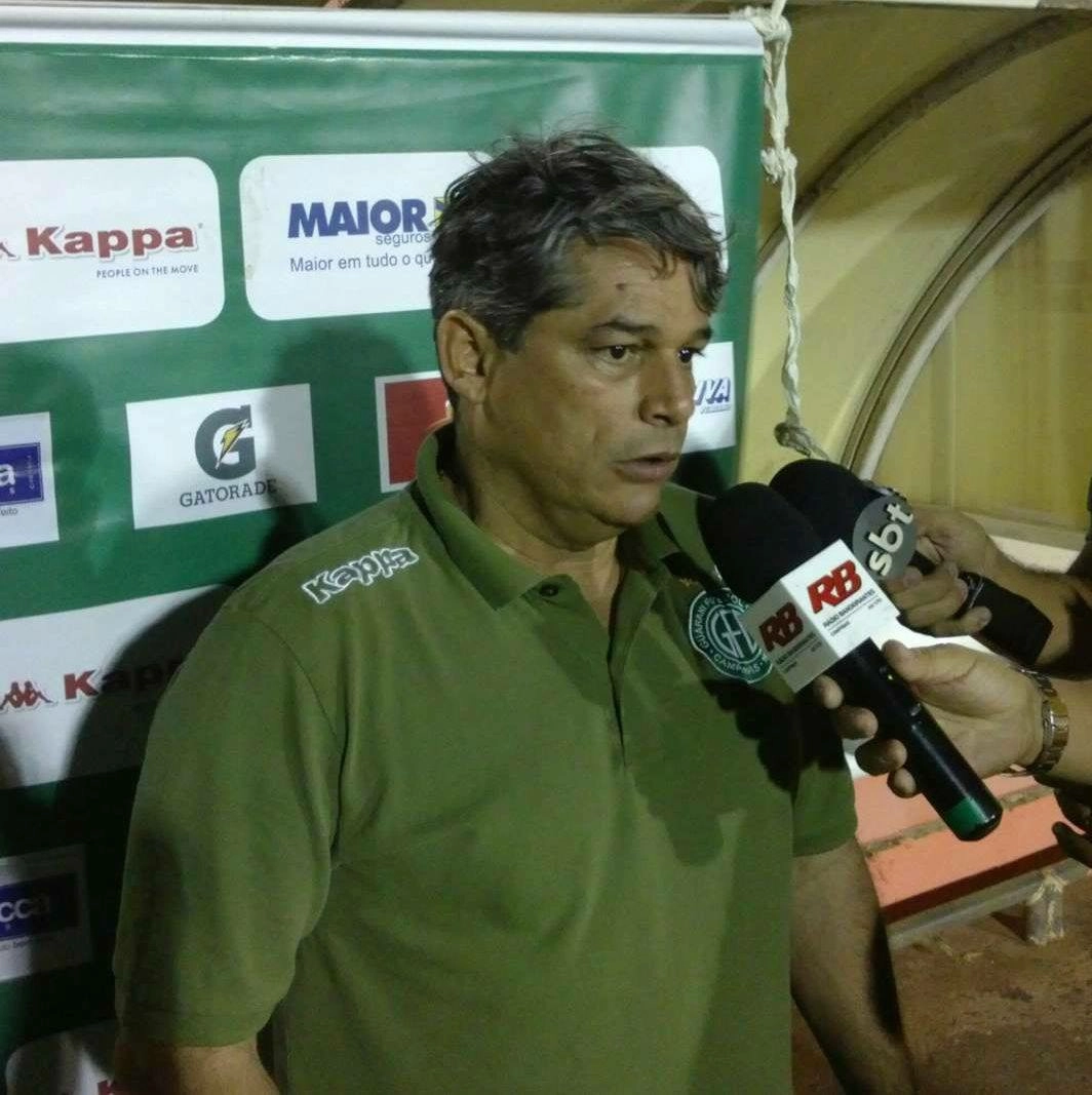 Marcelo Veiga no comando do Guarani concedendo entrevista