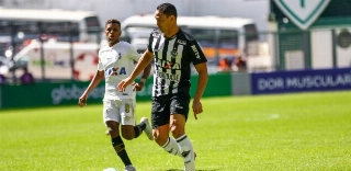 Atlético-MG vence com 2 de R. Oliveira e Santos pode ir para zona da degola
