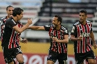 São Paulo vence Bragantino sem empolgar e assume a liderança de seu grupo