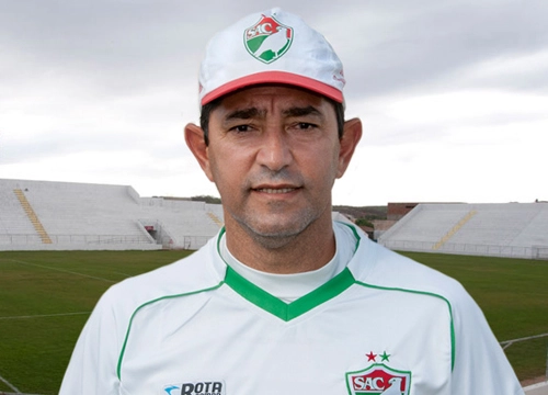 Sérgio China  - Ex-meia do Santa Cruz