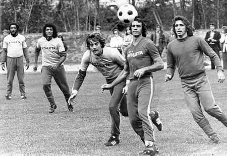 Maio de 1974, da esquerda pra direita: Paulo César Caju, César Maluco, Leivinha, Piazza e Marinho Peres treinavam para a Copa da Alemanha. 