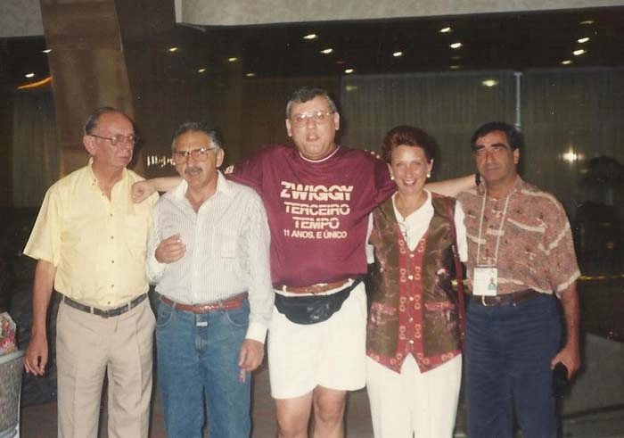 Em 1993, com amigos da Hebraica, em Tel Aviv. O segundo, da esquerda para a direita é Airtom Clerman, seguido por Milton Neves