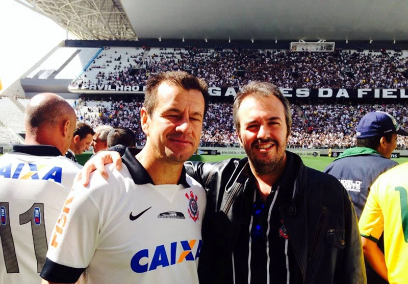 Dunga, o capitão do tetracampeonato mundial da Seleção brasileira, posou ao lado de Herói durante o evento teste na Arena Corinthians. Foto: Reprodução/Facebook