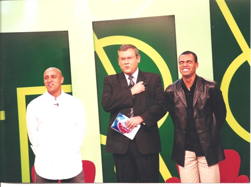 Roberto Carlos e Denilson ao lado de Milton participando do Terceiro Tempo