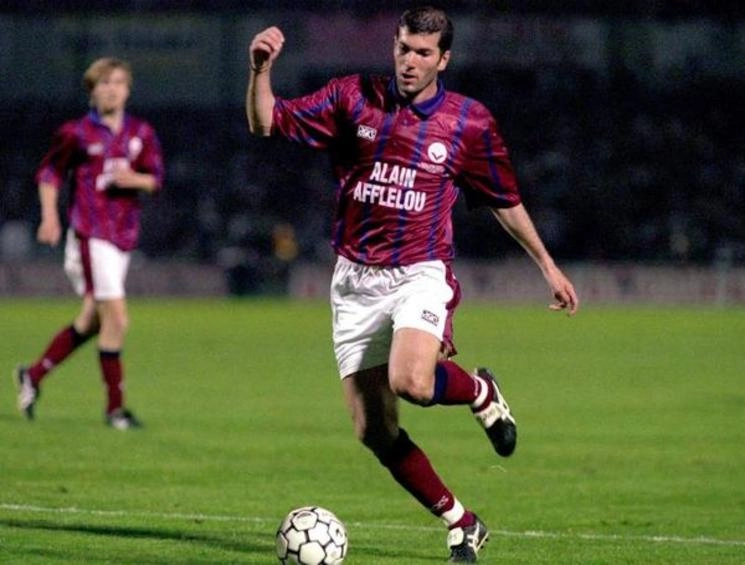 O primeiro t&iacute;tulo da carreira foi a Copa Intertoto em 1995.