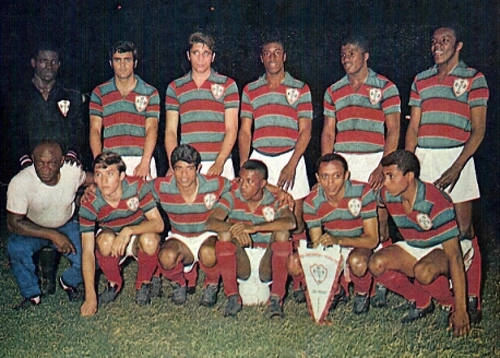 Que bela formação da Lusa em 1968 com, da esquerda para a direita, Orlando, Ulisses, Marinho, Guaraci, Zé Maria e Augusto; agachados estão Mário Américo, Leivinha, Paes, Ivair, Lorico e Rodrigues

