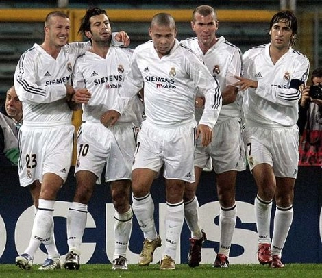 Um time repleto de talento, da esquerda para &agrave; direita: Beckham, Figo, Ronaldo, Zidane e Ra&uacute;l. Foto: iG/AFP