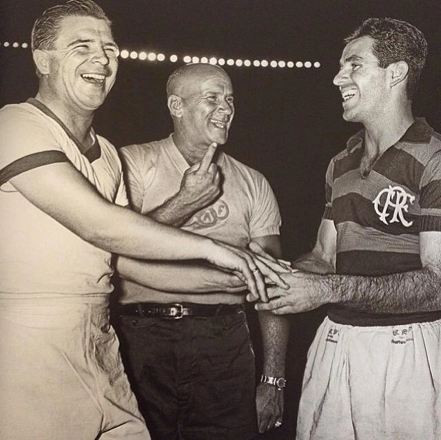 O ex-árbitro e comentarista Mário Vianna e os ex-jogadores Evaristo de Macedo (com a camisa do Flamengo) e o lendário Puskas. Foto: reprodução
